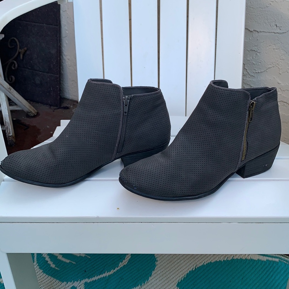 size 10 gray brand is espirt,small scuff at toes